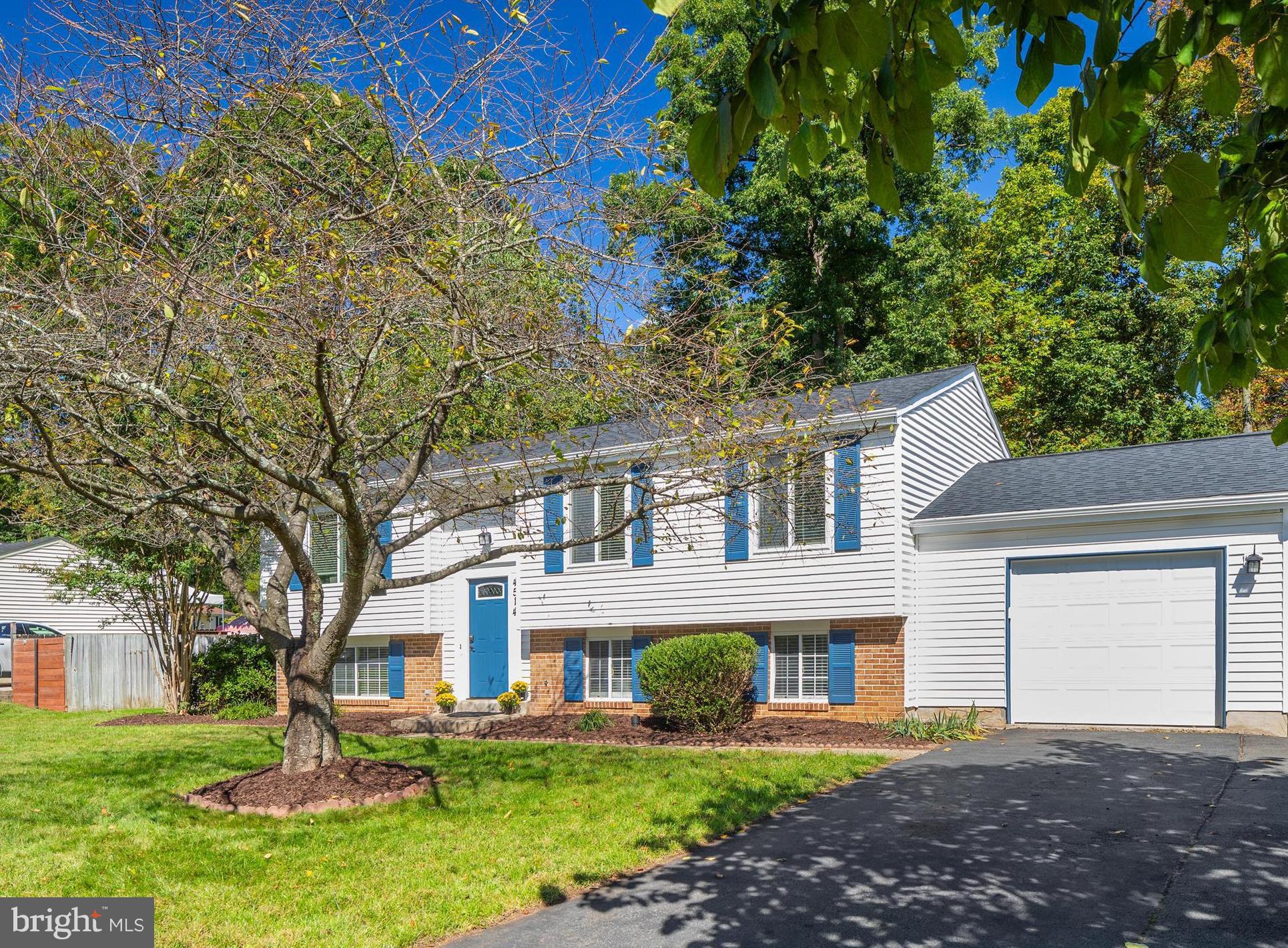 4514 Cub Run Road Chantilly, VA 20151 - Photo 3 of 15 1 Car Garage