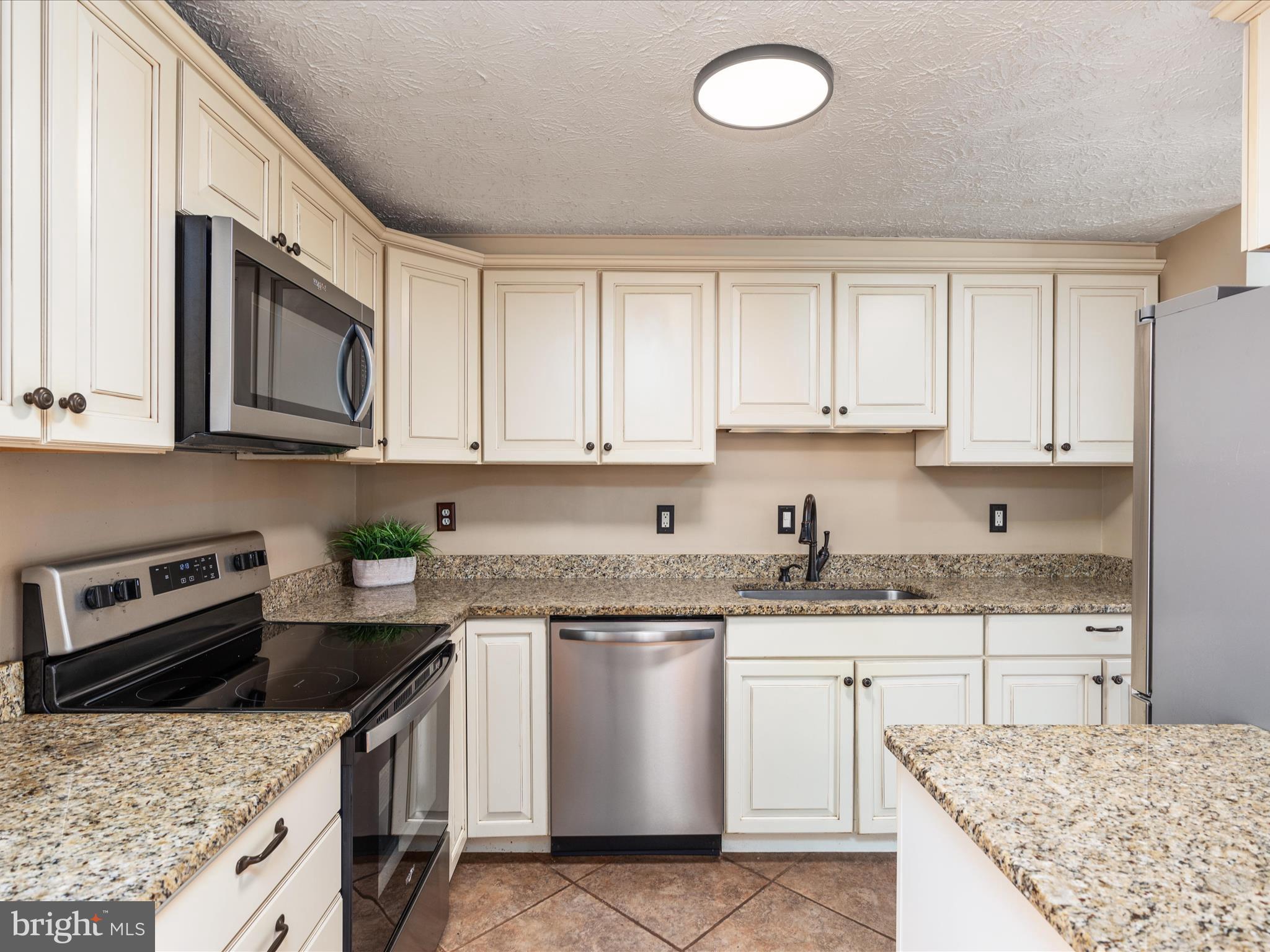 4514 Cub Run Road Chantilly, VA 20151 - Photo 9 of 15 Kitchen | Main Level