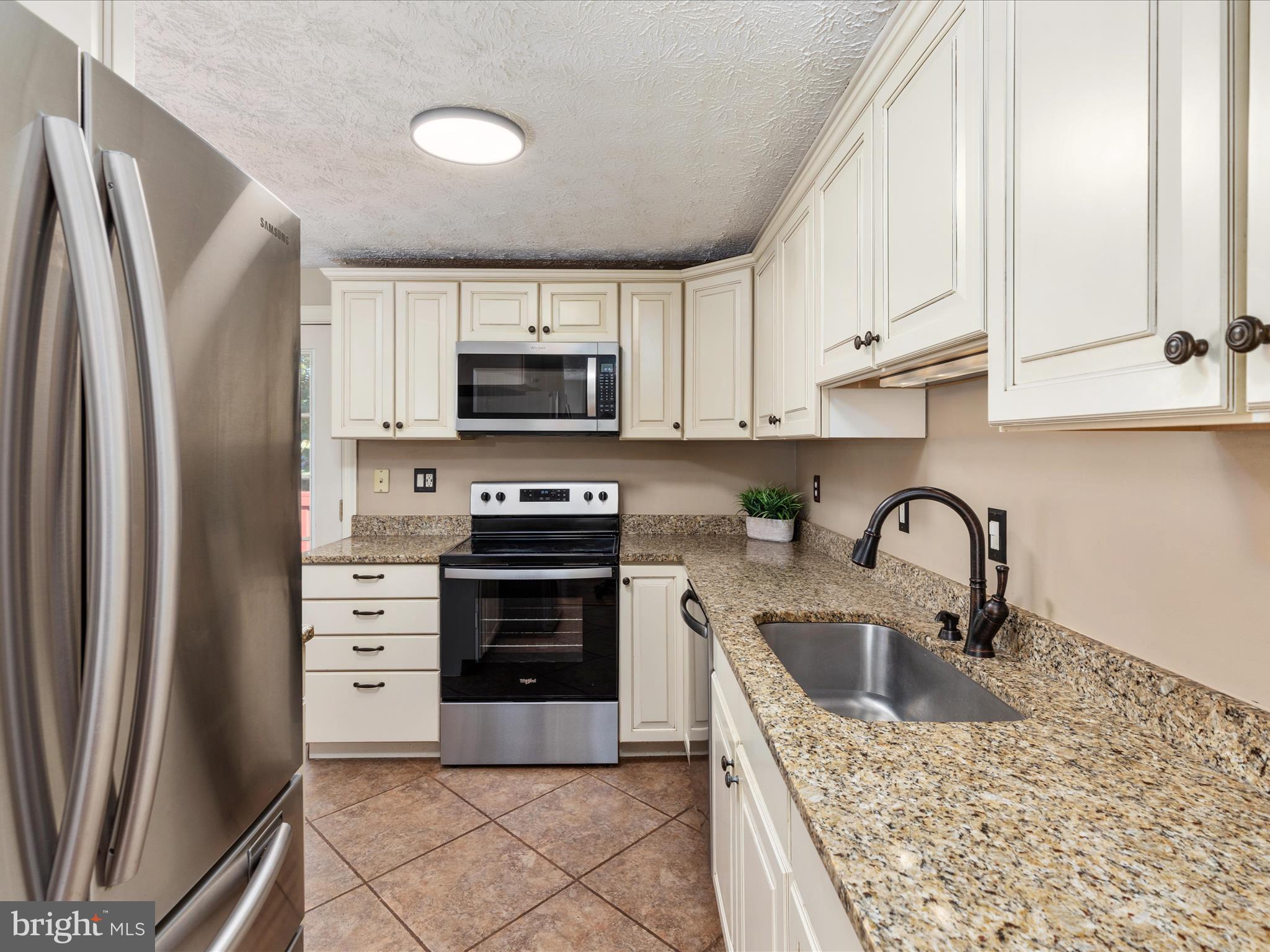 4514 Cub Run Road Chantilly, VA 20151 - Photo 10 of 15 Kitchen | Main Level