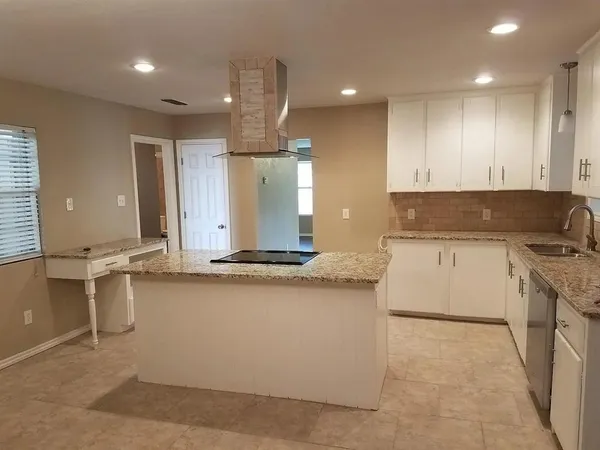 $2,000 | 100 Lochness Lane, Benbrook, TX 76126