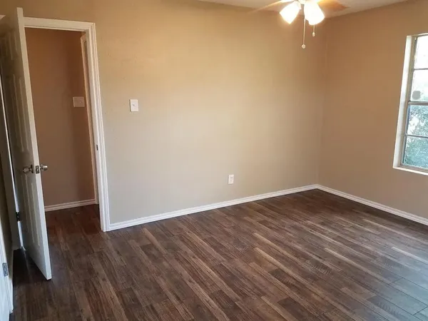 $2,000 | 100 Lochness Lane, Benbrook, TX 76126