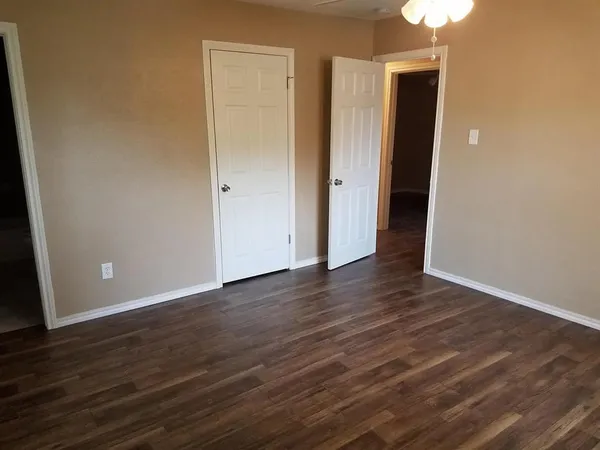 $2,000 | 100 Lochness Lane, Benbrook, TX 76126