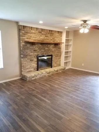 $2,000 | 100 Lochness Lane, Benbrook, TX 76126