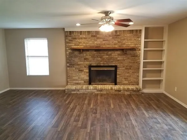 $2,000 | 100 Lochness Lane, Benbrook, TX 76126