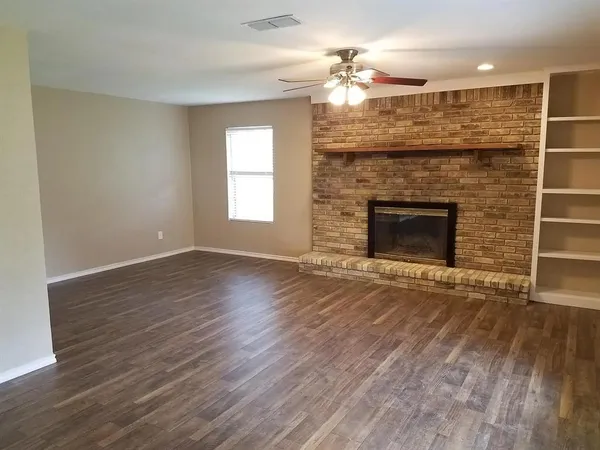 $2,000 | 100 Lochness Lane, Benbrook, TX 76126