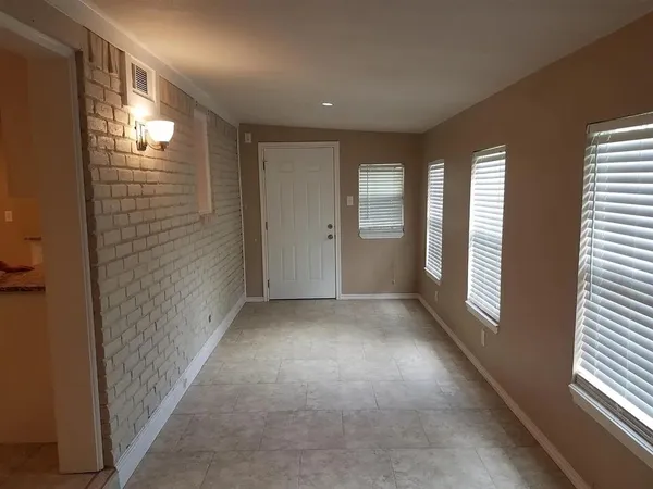 $2,000 | 100 Lochness Lane, Benbrook, TX 76126