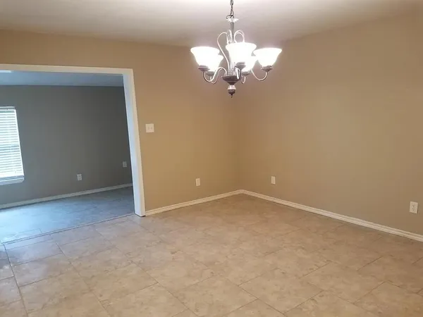 $2,000 | 100 Lochness Lane, Benbrook, TX 76126