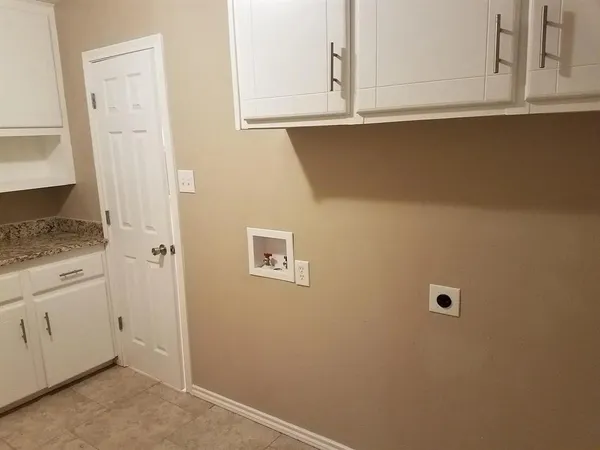 $2,000 | 100 Lochness Lane, Benbrook, TX 76126