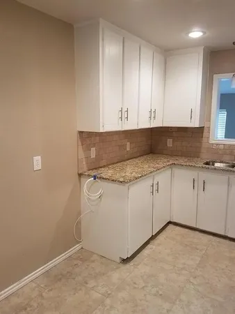 $2,000 | 100 Lochness Lane, Benbrook, TX 76126