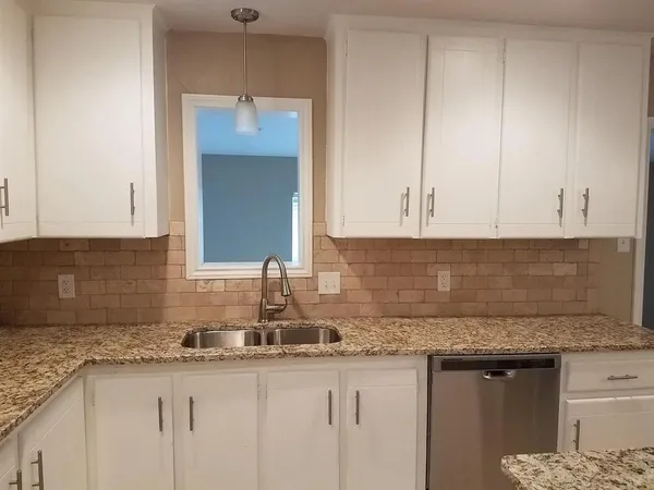 $2,000 | 100 Lochness Lane, Benbrook, TX 76126