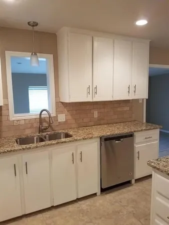 $2,000 | 100 Lochness Lane, Benbrook, TX 76126