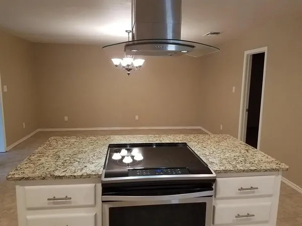 $2,000 | 100 Lochness Lane, Benbrook, TX 76126