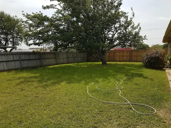 $2,000 | 100 Lochness Lane, Benbrook, TX 76126