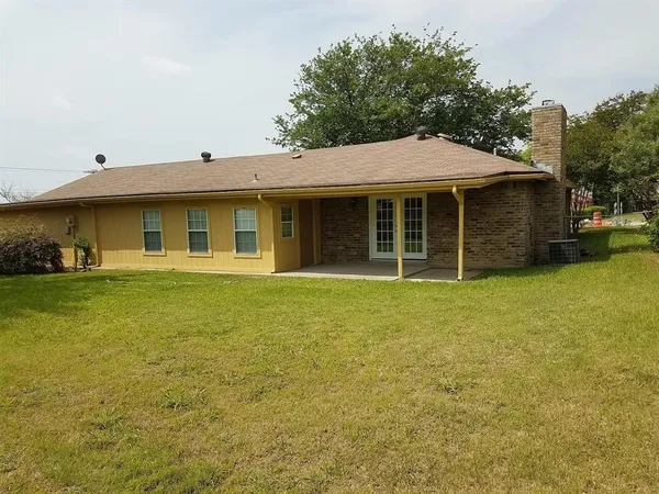 $2,000 | 100 Lochness Lane, Benbrook, TX 76126
