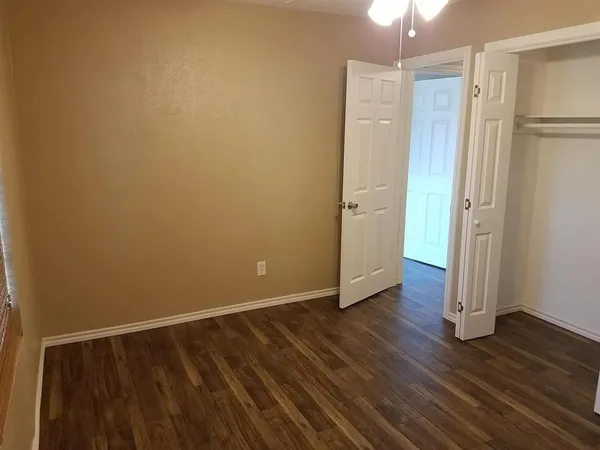 $2,000 | 100 Lochness Lane, Benbrook, TX 76126