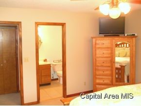 4076 Thornbrook Lane Springfield, IL 62711 - Photo 7 of 13 Gallery Image 7