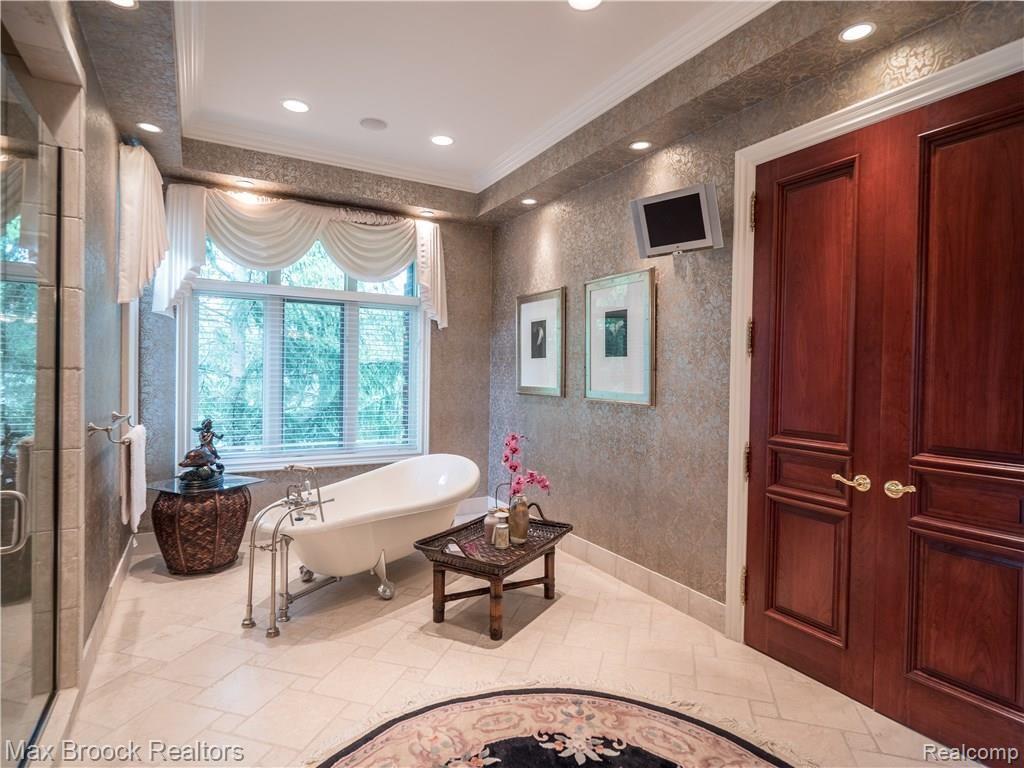 5203 Barrington Drive Rochester, MI 48306 - Photo 24 of 54 Gallery Image 24
