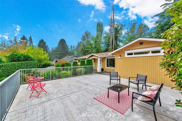 a view of house with outdoor seating and city view