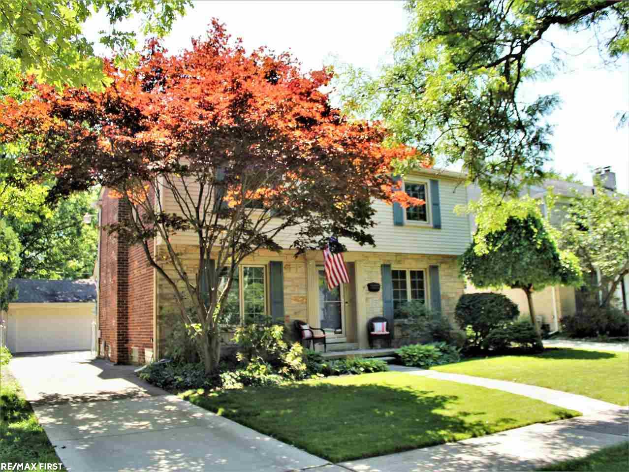 1661 Newcastle Road Grosse Pointe, MI 48236 - Photo 3 of 35 50045185-2.JPG