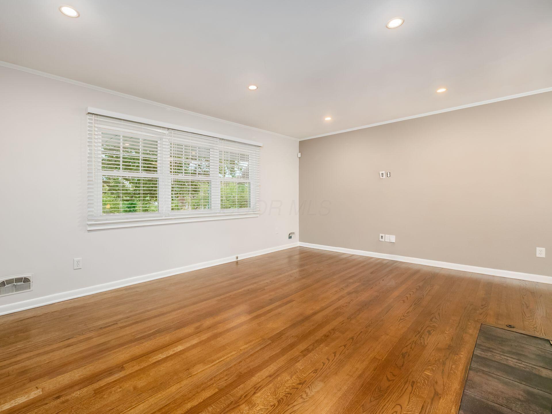2081 Fishinger Road Upper Arlington, OH 43221 - Photo 8 of 77 009_5b02_N 2081 Fishinger 011