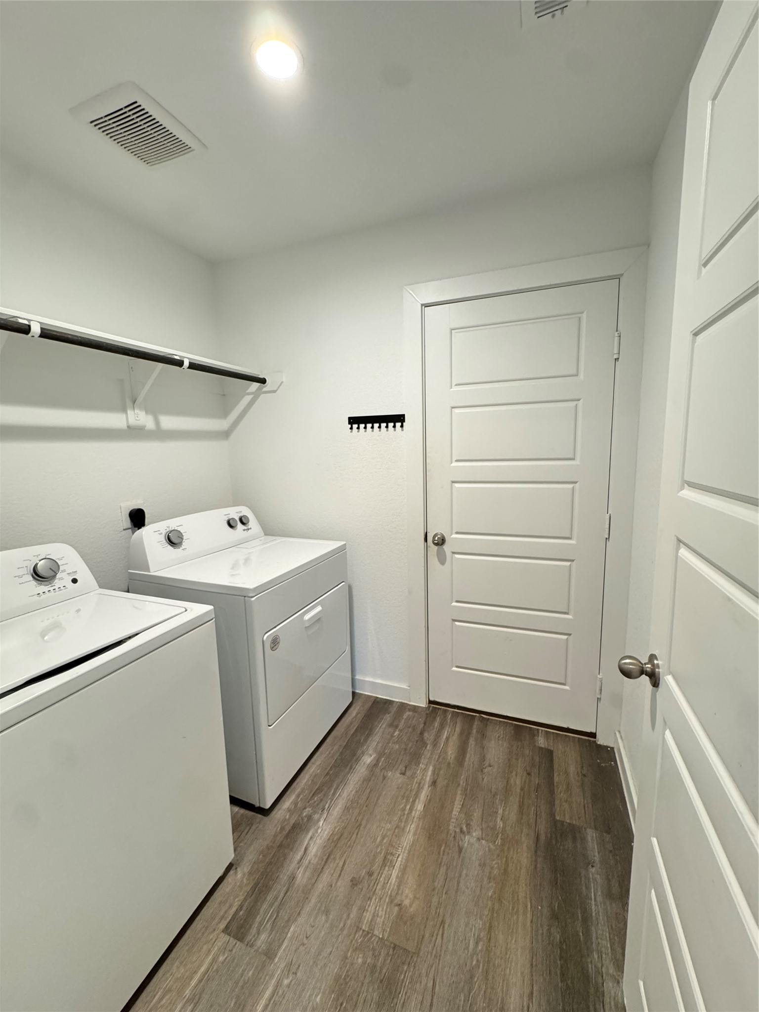 8707 Anacua Drive Rosharon, TX 77583 - Photo 19 of 22 Washer and Dryer
