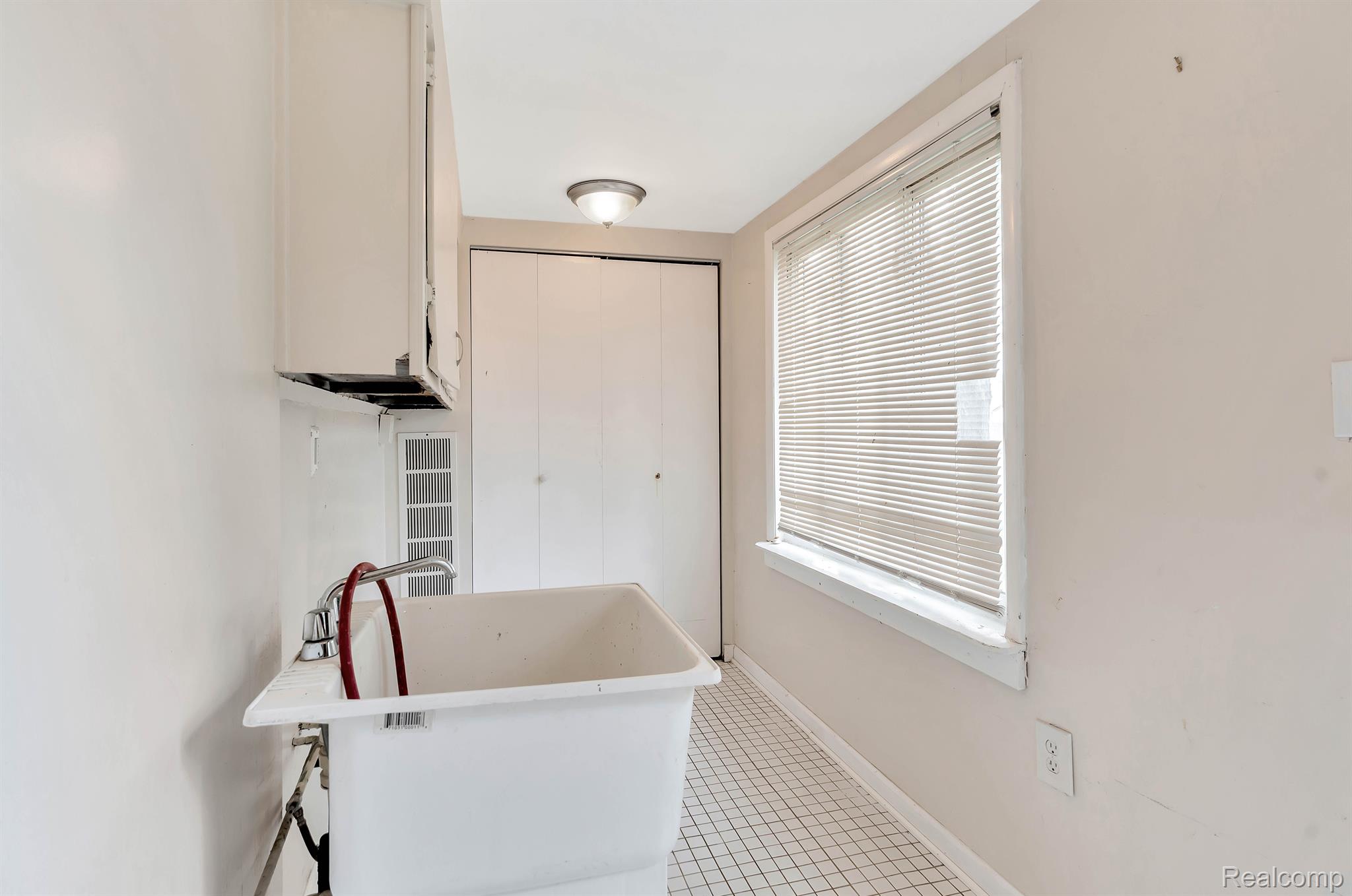 19304 Inkster Road Redford, MI 48240 - Photo 29 of 32 Gallery Image 29