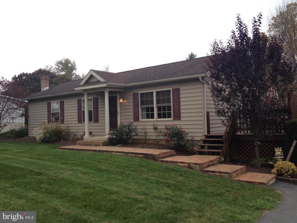 20 Middle Lane Lititz, PA 17543 - Photo 1 of 15
