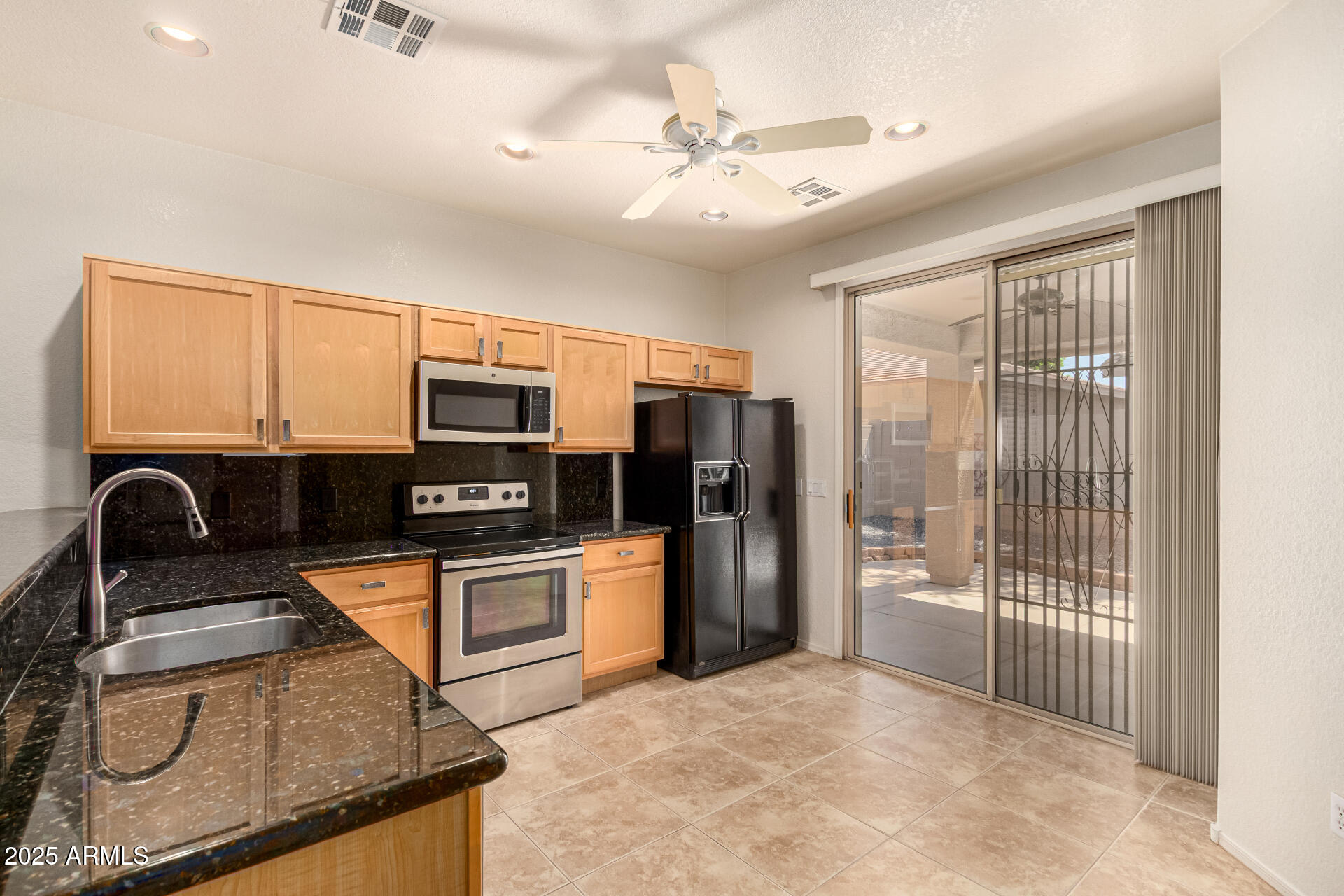2063 South Edgewater Mesa, AZ 85209 - Photo 8 of 32 Kitchen