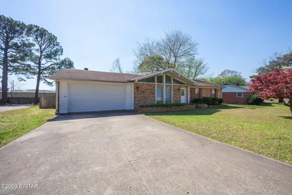 $269,000 | 16 Sunvalley Drive, Jackson, TN 38305