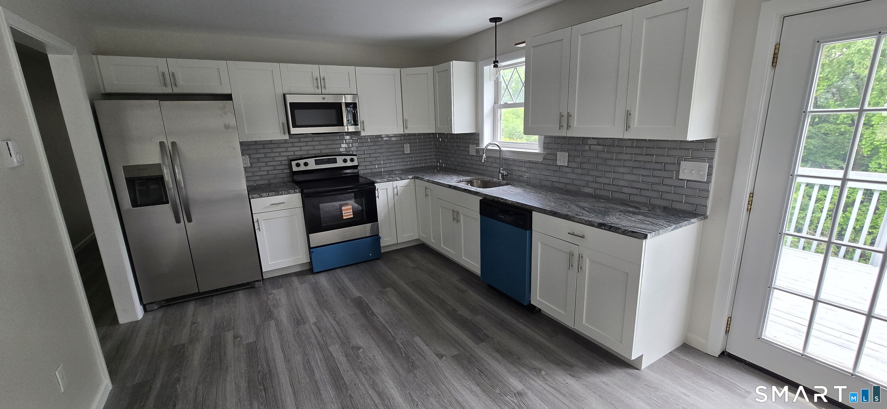 189 Fieldwood Road Waterbury, CT 06704 - Photo 4 of 30