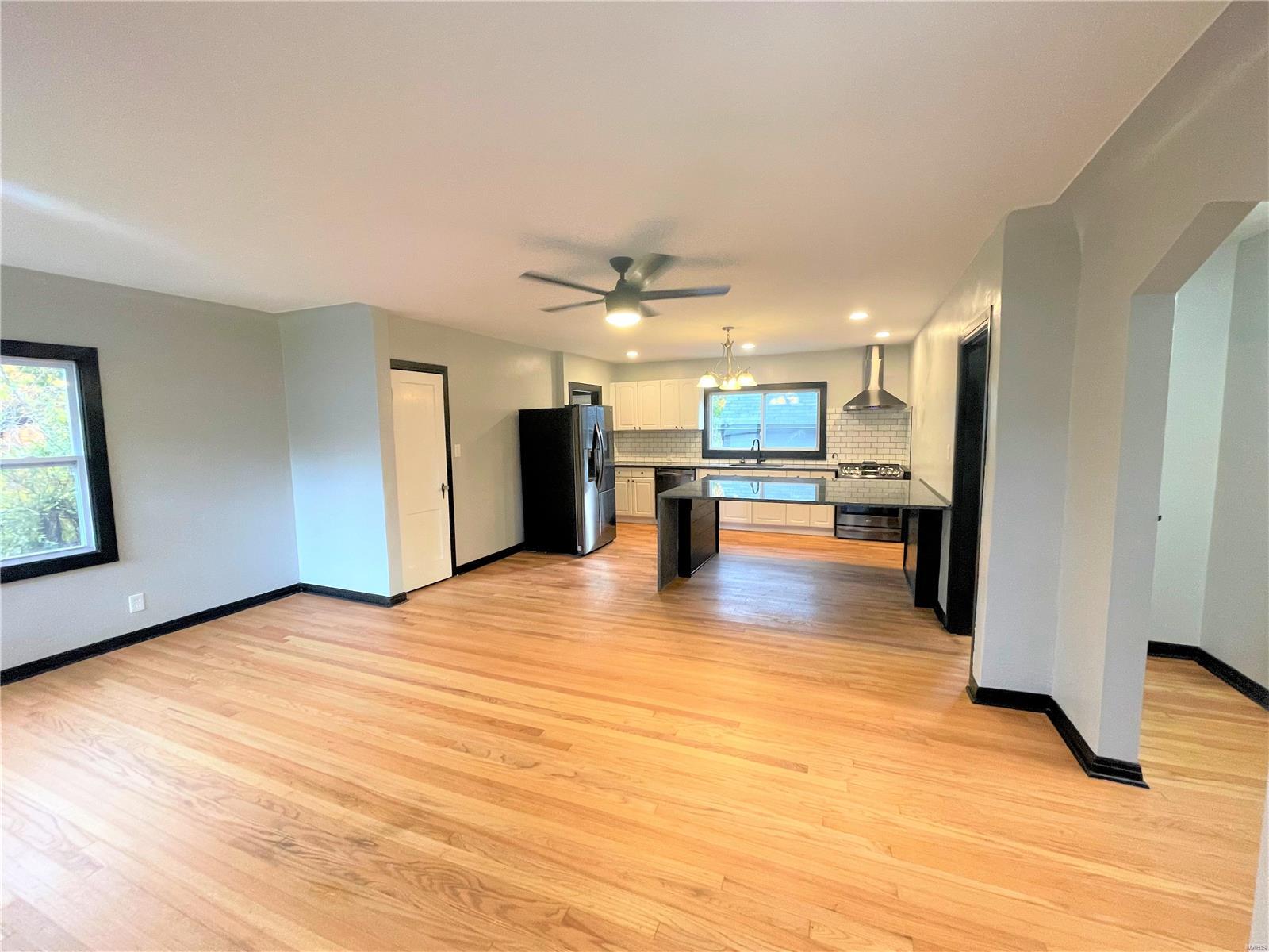 3028 Telegraph Road St. Louis, MO 63125 - Photo 3 of 18 Gallery Image 3