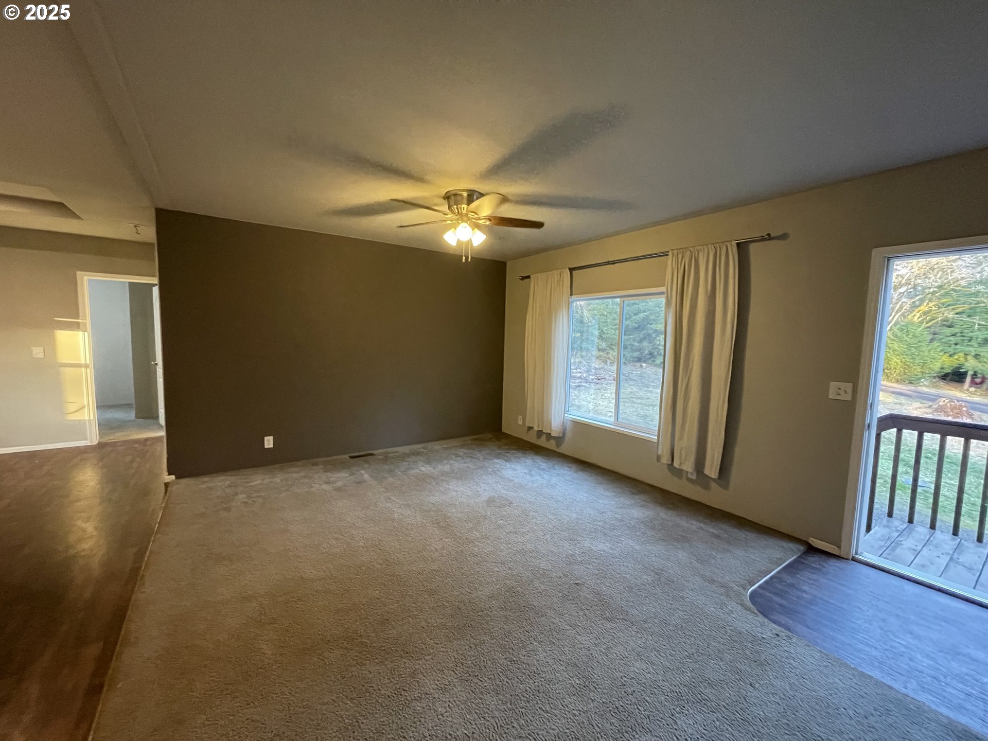 372 Lewis Trail Road Washougal, WA 98671 - Photo 2 of 29 Living Room/Entrance