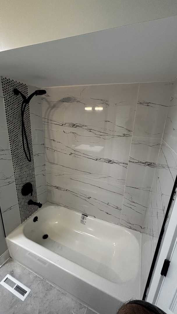 18314 Locust Street Lansing, IL 60438 - Photo 10 of 14 a bathroom with a tub