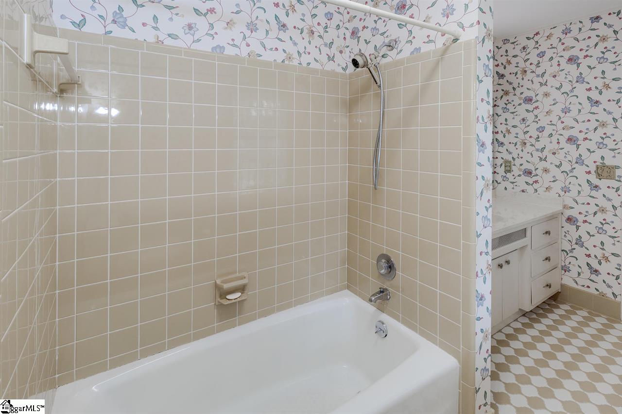 100 Hunting Hollow Road Greenville, SC 29615 - Photo 12 of 21 Gallery Image 12