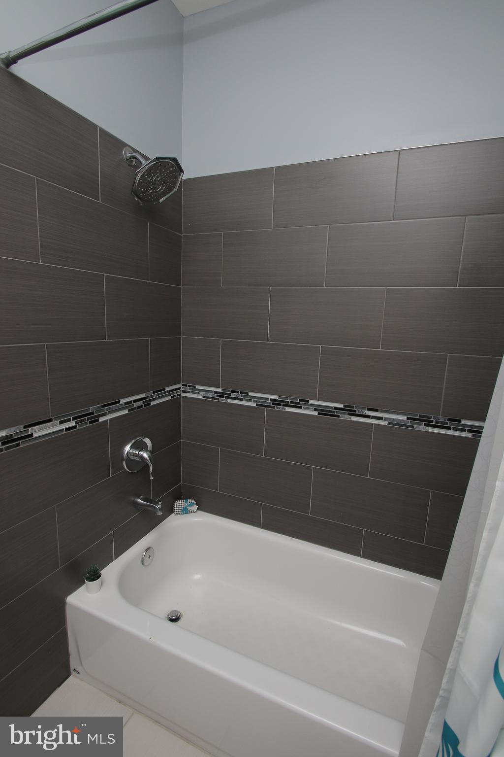 2115 Carpenter Street, Unit 1 Philadelphia, PA 19146 - Photo 16 of 33