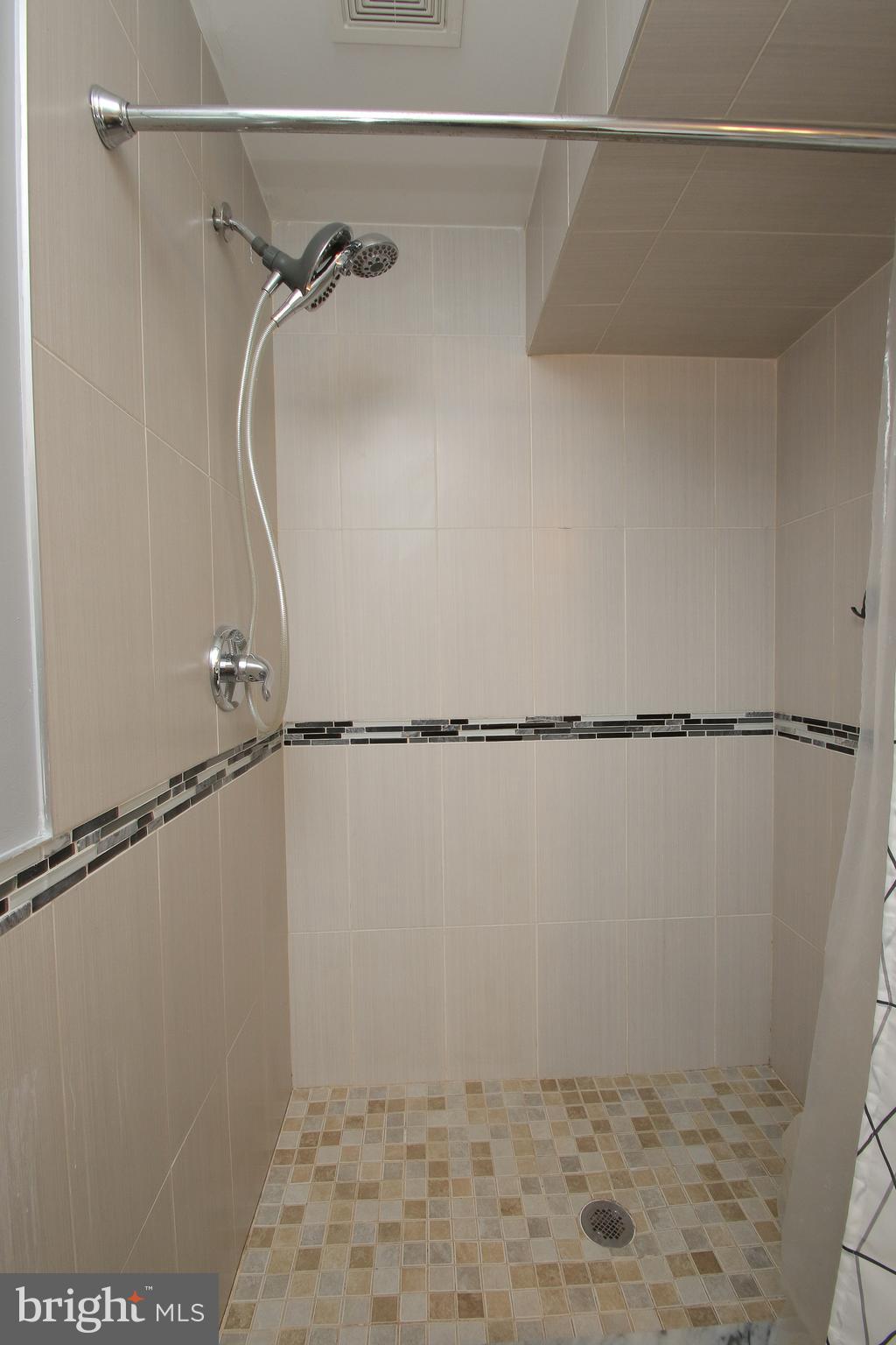 2115 Carpenter Street, Unit 1 Philadelphia, PA 19146 - Photo 27 of 33