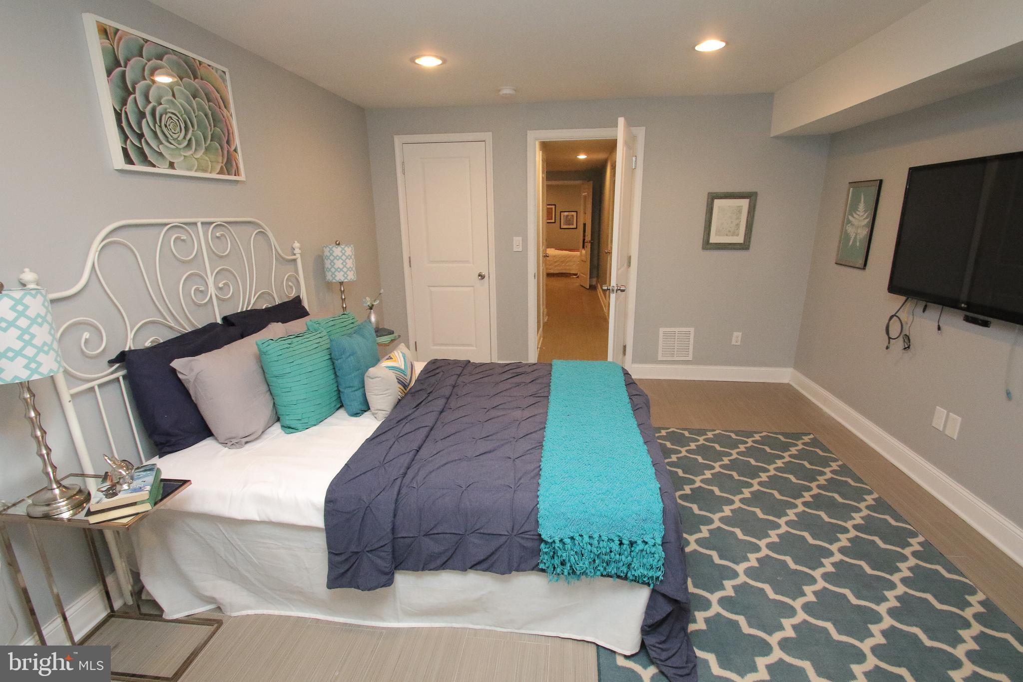 2115 Carpenter Street, Unit 1 Philadelphia, PA 19146 - Photo 29 of 33