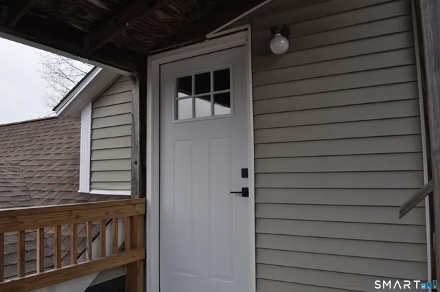 a view of utility room