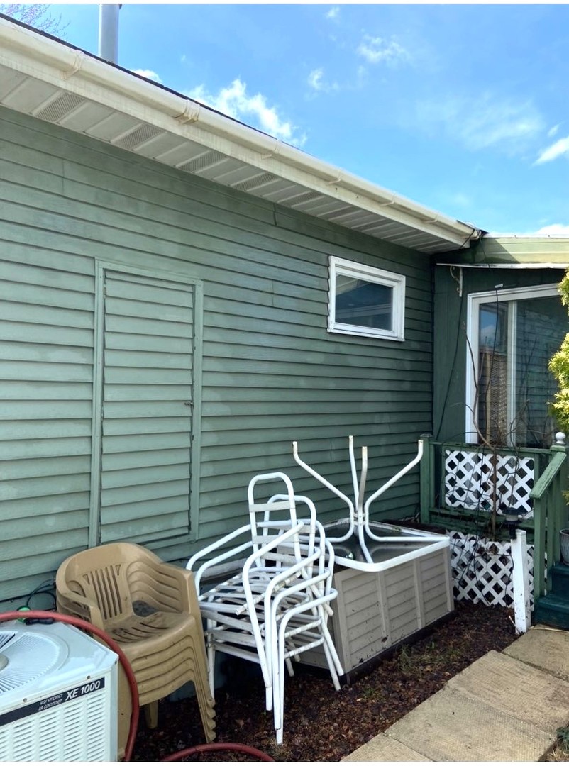 6801 South La Grange Road Hodgkins, IL 60525 - Photo 22 of 26 a view of a chair and table in the balcony