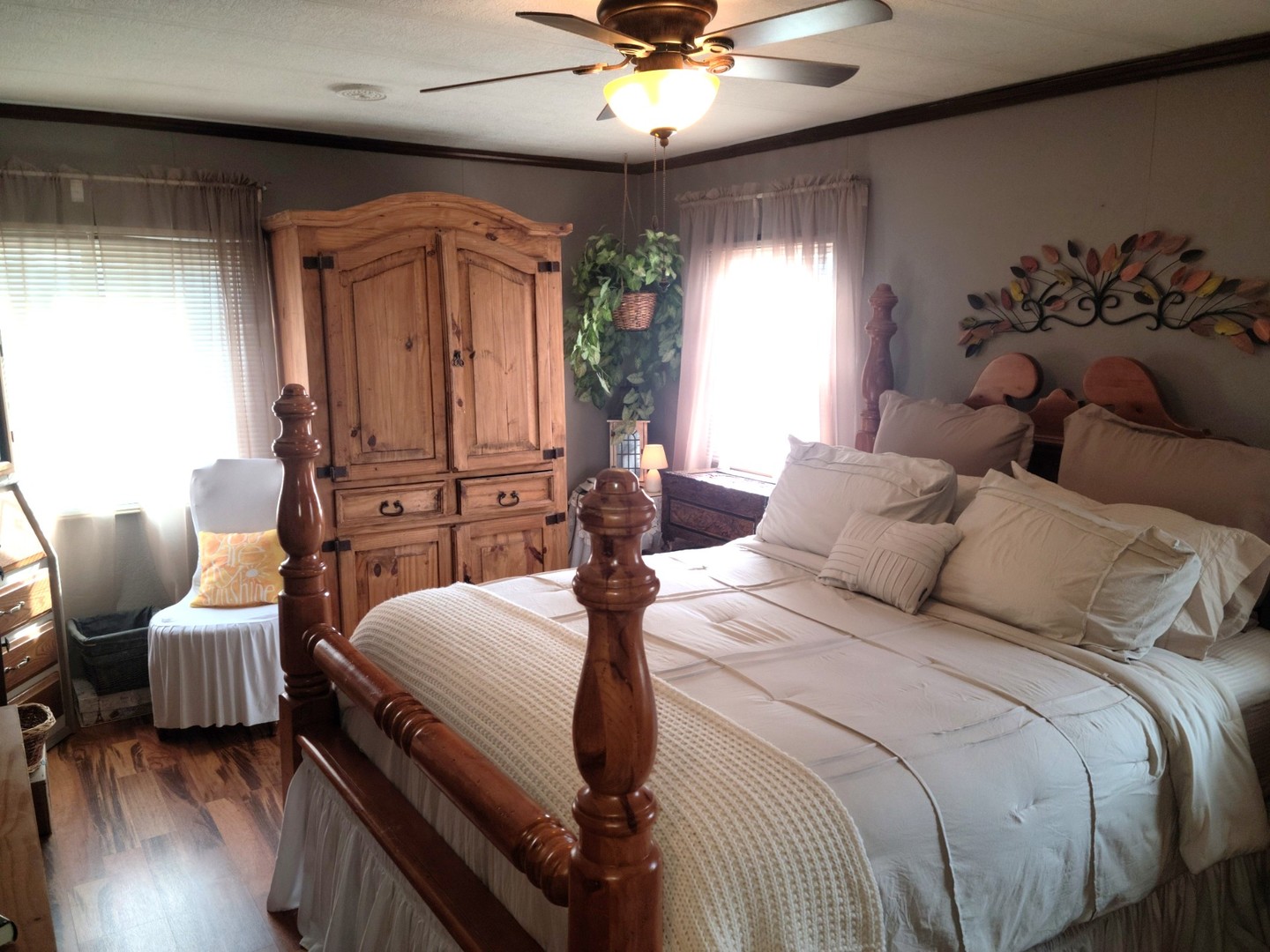 6801 South La Grange Road Hodgkins, IL 60525 - Photo 8 of 26 a bedroom with a bed and wooden floor