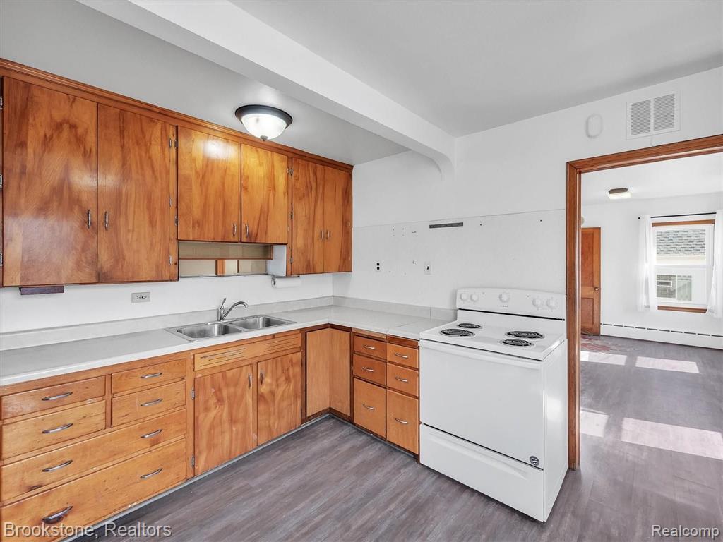 20402 Inkster Road Redford, MI 48240 - Photo 7 of 43