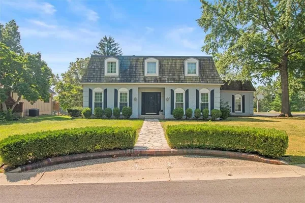 $369,000 | 420 Northeast Golfview Drive, Blue Springs, MO 64014