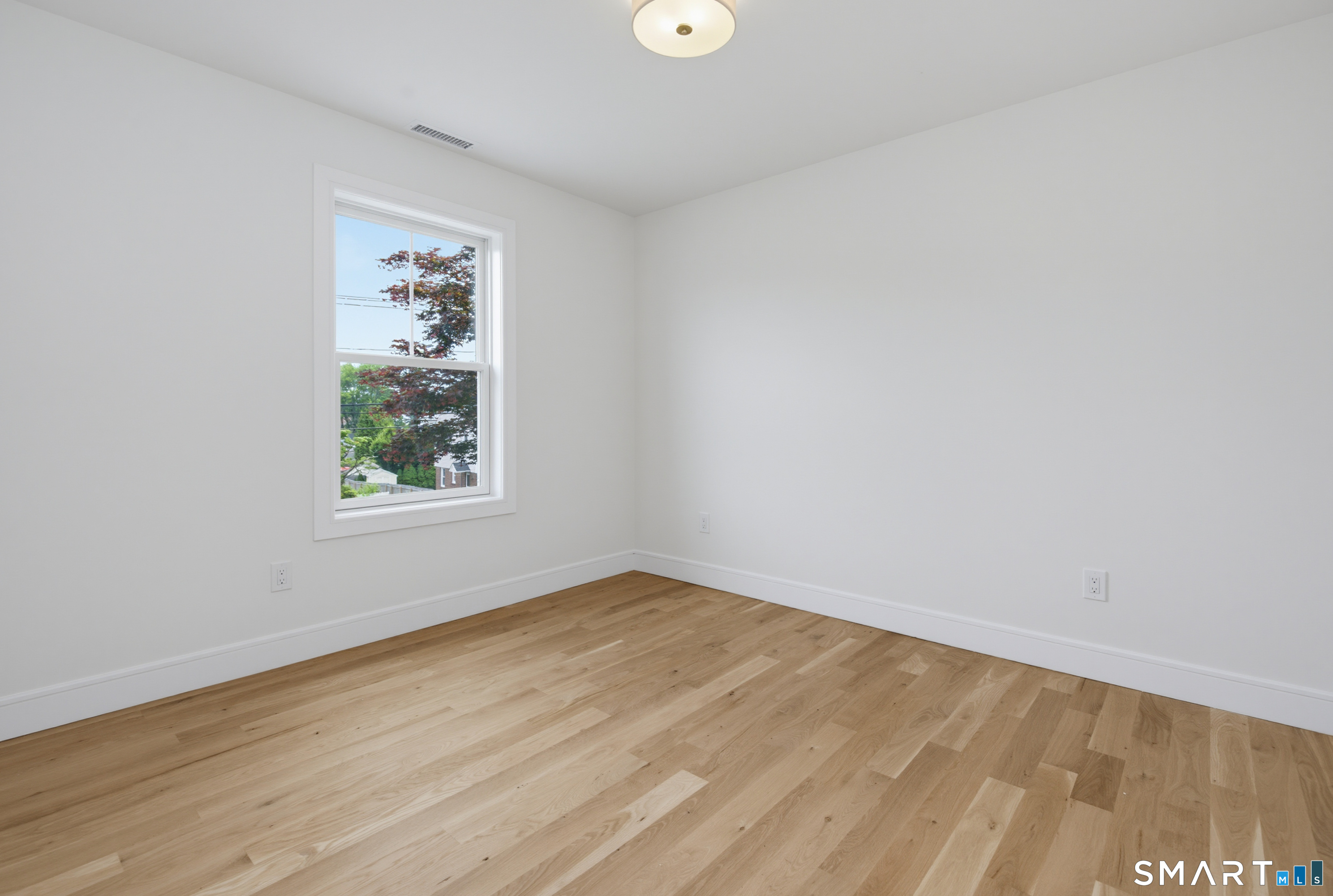 694 Jennings Road Fairfield, CT 06824 - Photo 22 of 39