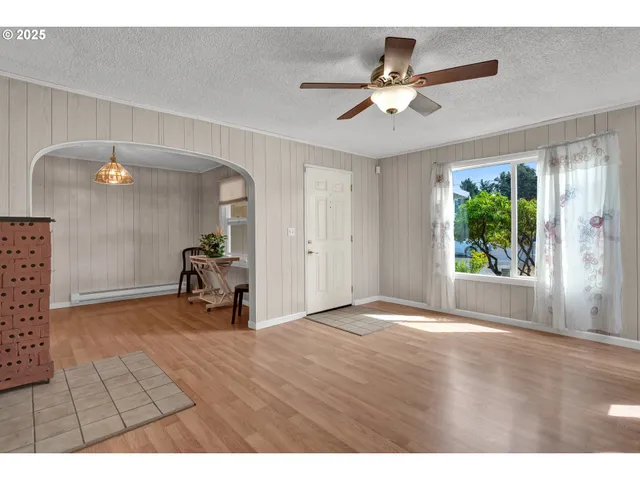 $389,999 | 2240 5th Street, Springfield, OR 97477