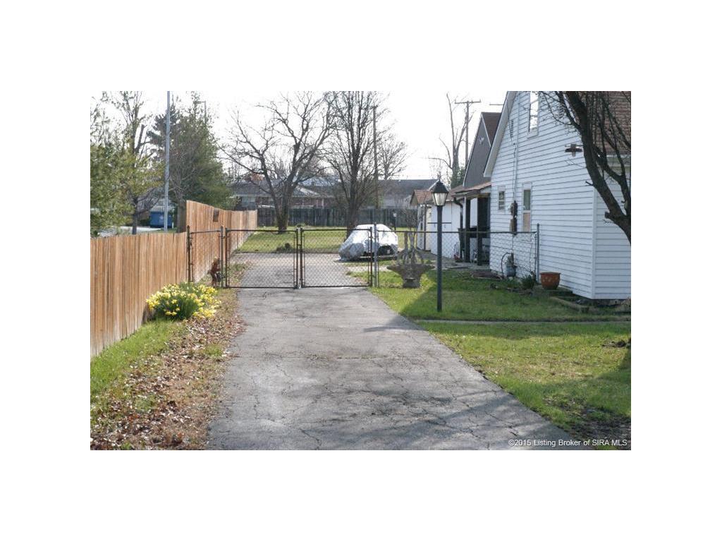 2206 Green Valley Road New Albany, IN 47150 - Photo 2 of 4