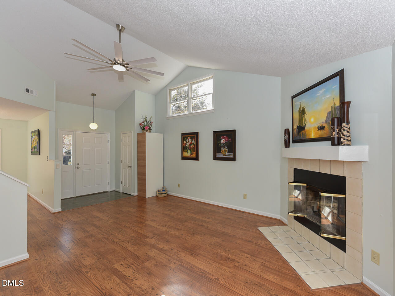 129 Weatherhill Point Carrboro, NC 27510 - Photo 9 of 38 Interior - LR3 - OK