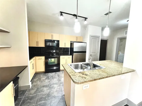 $1,865 | 3660 Richmond Avenue, Unit 335, Houston, TX 77046