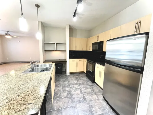 $1,865 | 3660 Richmond Avenue, Unit 335, Houston, TX 77046