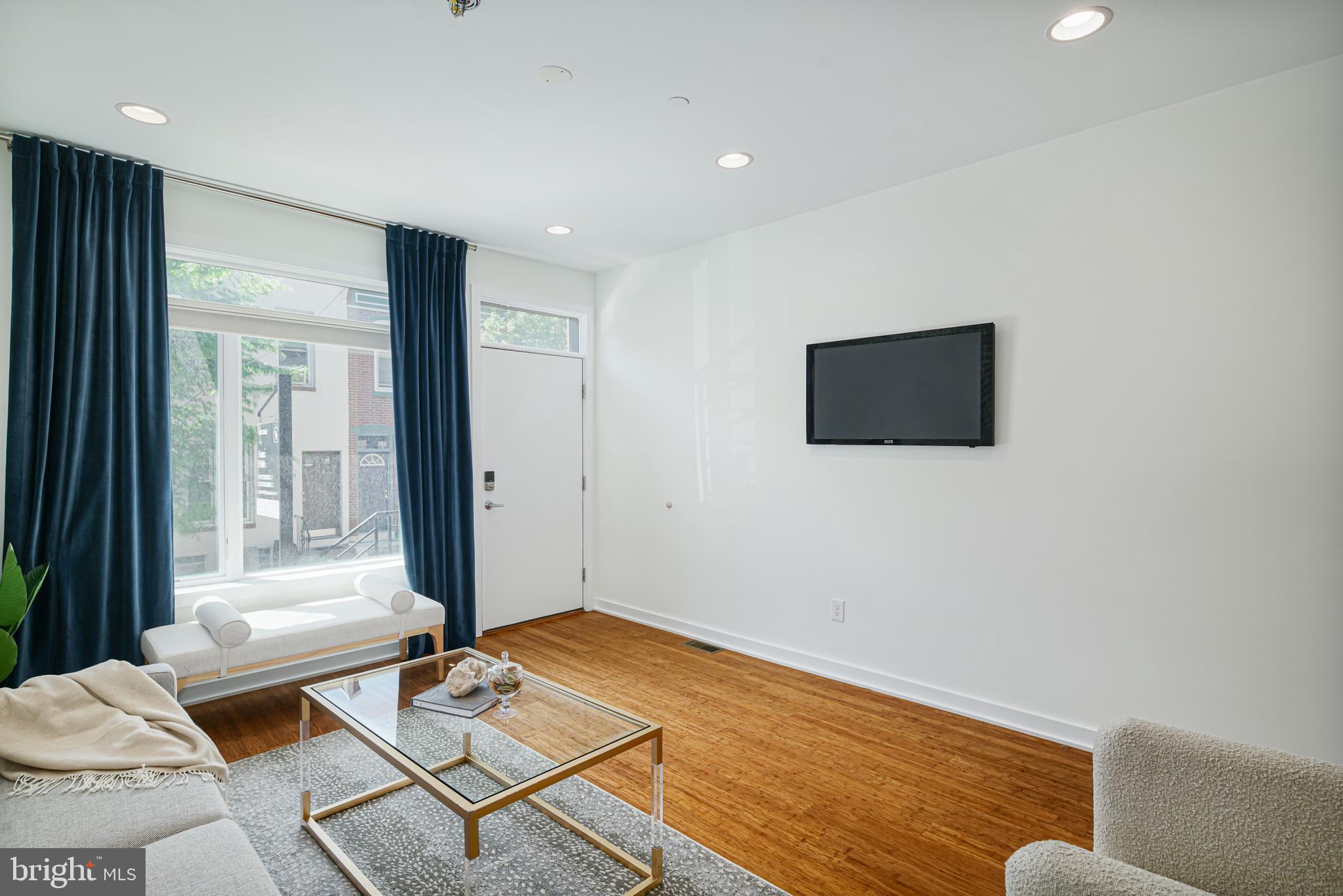 2709 Cambridge Street Philadelphia, PA 19130 - Photo 3 of 27