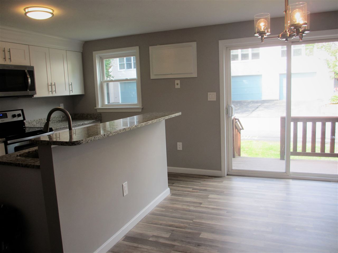 324 Circle Road, Unit 324 Manchester, NH 03103 - Photo 7 of 32